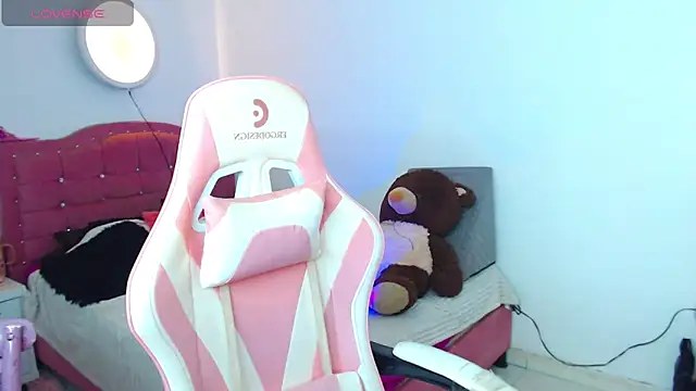 camila hootie online show from 04-19-26, 04:24