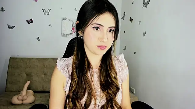 Nicol Swift  online show from 01-19-25, 02:04