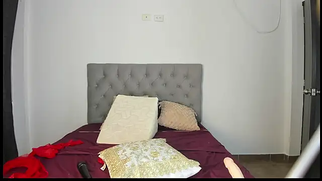 Nicol Swift  online show from 02-06-25, 02:55