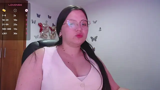 Snapshot of Sarahros1 chatting on 03-19-25, 11:47 Sarahros1 online show from 03-19-25, 11:47