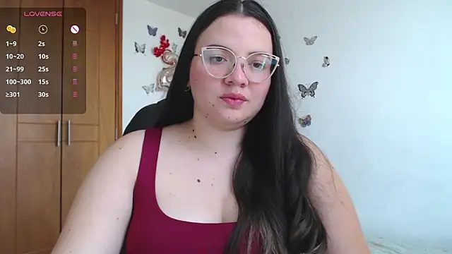 Snapshot of Sarahros1 chatting on 03-11-25, 03:56 Sarahros1 online show from 03-11-25, 03:56