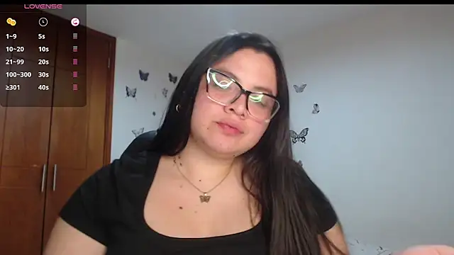 Snapshot of Sarahros1 chatting on 10-12-25, 04:03 Sarahros1 online show from 10-12-25, 04:03