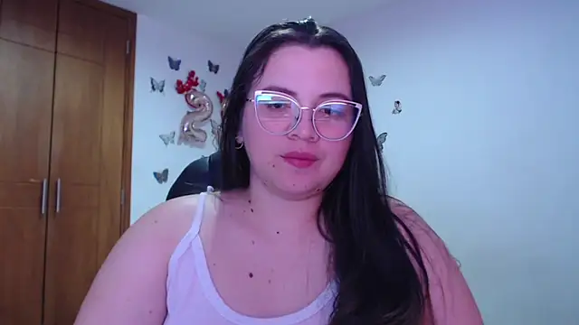 Snapshot of Sarahros1 chatting on 01-09-25, 01:18 Sarahros1 online show from 01-09-25, 01:18