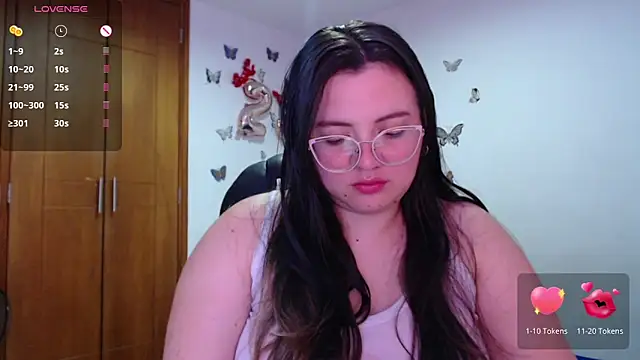 Snapshot of Sarahros1 chatting on 01-24-25, 04:05 Sarahros1 online show from 01-24-25, 04:05