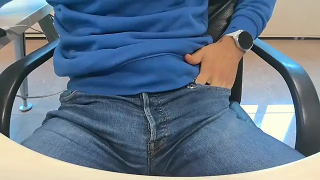 alessandroman2114 online show from 10-30-25, 11:30