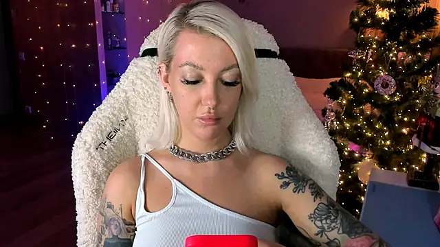 tykioty Miley online show from 12-22-25, 04:07