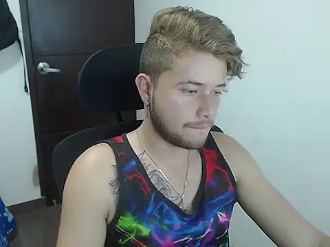 Snapshot of JOHANLEON1 chatting on 10-24-25, 02:38 JOHANLEON1 online show from 10-24-25, 02:38