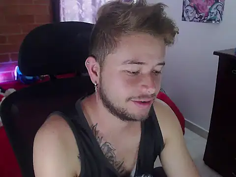 Snapshot of JOHANLEON1 chatting on 10-28-25, 01:21 JOHANLEON1 online show from 10-28-25, 01:21