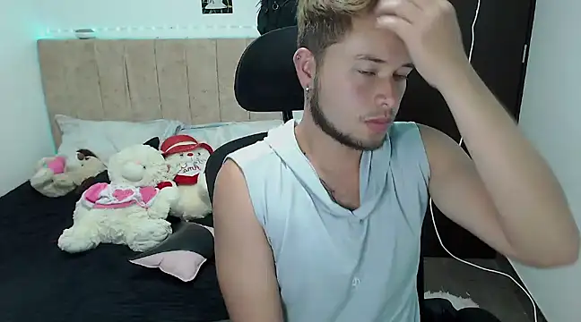 Snapshot of JOHANLEON1 chatting on 01-19-25, 12:38 JOHANLEON1 online show from 01-19-25, 12:38