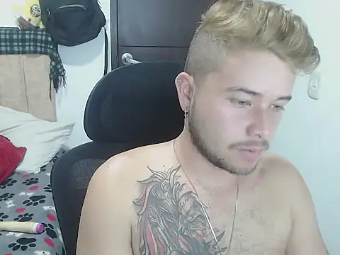 Snapshot of JOHANLEON1 chatting on 10-14-25, 03:56 JOHANLEON1 online show from 10-14-25, 03:56