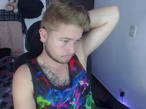 Snapshot of JOHANLEON1 chatting on 10-07-25, 05:03 JOHANLEON1 online show from 10-07-25, 05:03