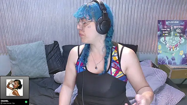 Eli666uwu online show from 12-22-25, 10:48