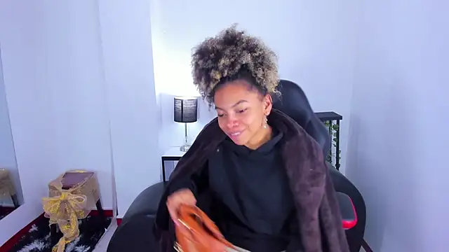 Snapshot of stacie__rouse chatting on 02-13-25, 04:43 stacie rouse online show from 02-13-25, 04:43