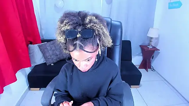 Snapshot of stacie__rouse chatting on 02-22-25, 10:18 stacie rouse online show from 02-22-25, 10:18