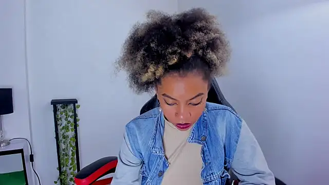 Snapshot of stacie__rouse chatting on 03-20-25, 07:25 stacie rouse online show from 03-20-25, 07:25