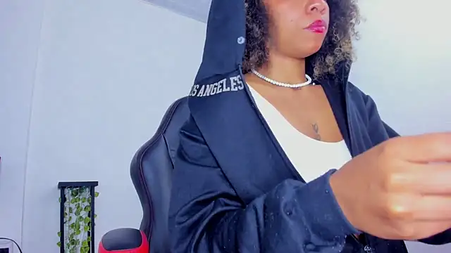 Snapshot of stacie__rouse chatting on 03-18-25, 06:39 stacie rouse online show from 03-18-25, 06:39