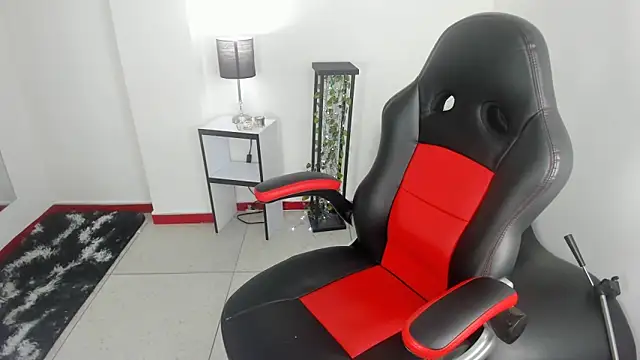 Snapshot of stacie__rouse chatting on 02-21-25, 04:07 stacie rouse online show from 02-21-25, 04:07