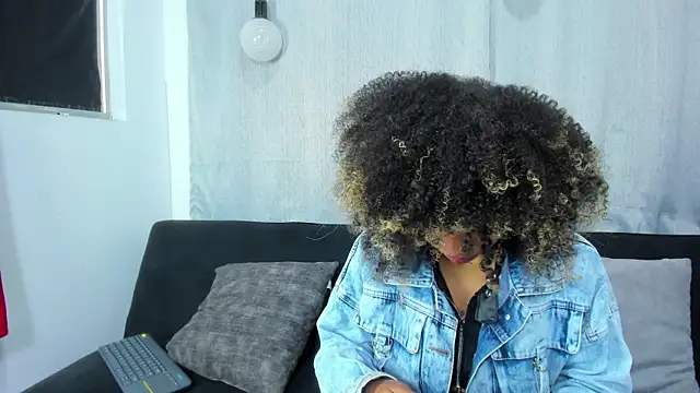 Snapshot of stacie__rouse chatting on 03-13-25, 09:37 stacie rouse online show from 03-13-25, 09:37