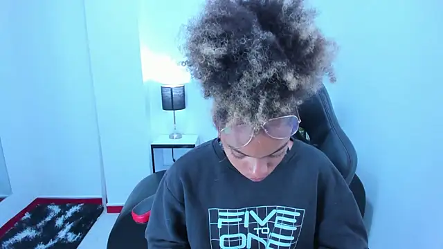 Snapshot of stacie__rouse chatting on 02-09-25, 04:04 stacie rouse online show from 02-09-25, 04:04