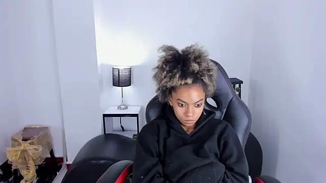 Snapshot of stacie__rouse chatting on 02-14-25, 09:55 stacie rouse online show from 02-14-25, 09:55