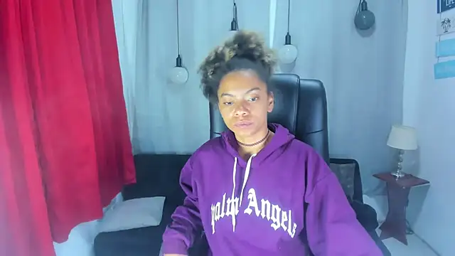 Snapshot of stacie__rouse chatting on 02-27-25, 04:13 stacie rouse online show from 02-27-25, 04:13