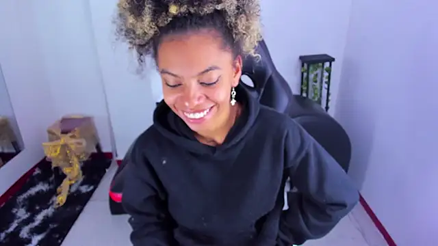 Snapshot of stacie__rouse chatting on 02-13-25, 07:45 stacie rouse online show from 02-13-25, 07:45