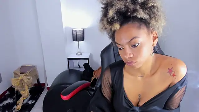 Snapshot of stacie__rouse chatting on 02-14-25, 06:45 stacie rouse online show from 02-14-25, 06:45