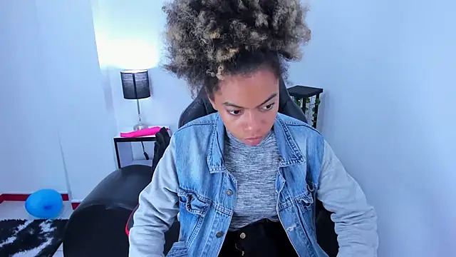 Snapshot of stacie__rouse chatting on 02-06-25, 05:57 stacie rouse online show from 02-06-25, 05:57