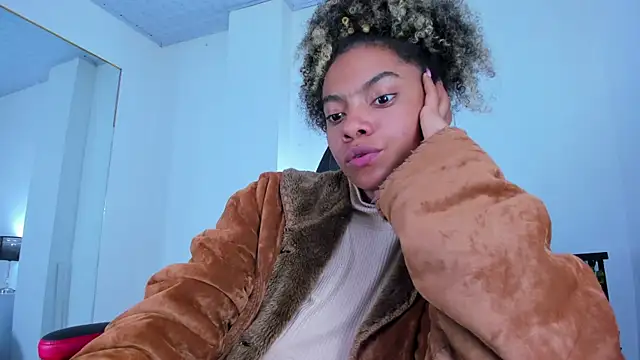 Snapshot of stacie__rouse chatting on 02-11-25, 04:33 stacie rouse online show from 02-11-25, 04:33