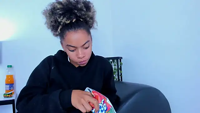 Snapshot of stacie__rouse chatting on 02-07-25, 04:06 stacie rouse online show from 02-07-25, 04:06