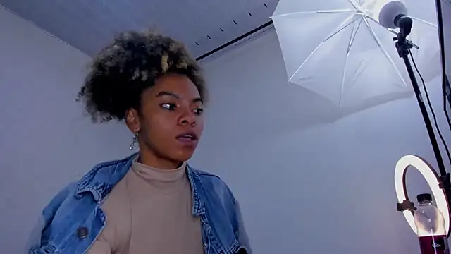 Snapshot of stacie__rouse chatting on 03-20-25, 04:18 stacie rouse online show from 03-20-25, 04:18