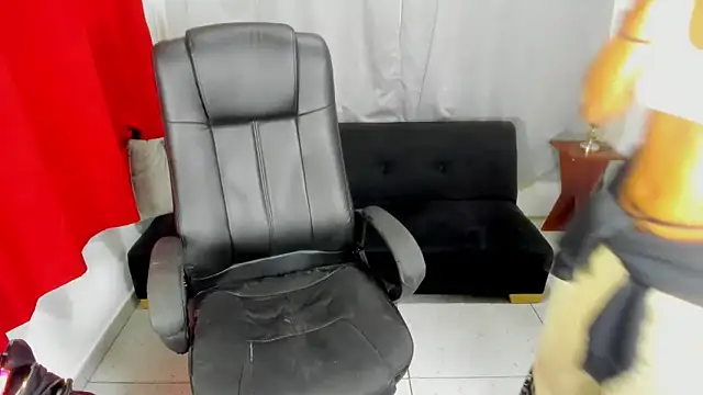 Snapshot of stacie__rouse chatting on 02-22-25, 04:07 stacie rouse online show from 02-22-25, 04:07