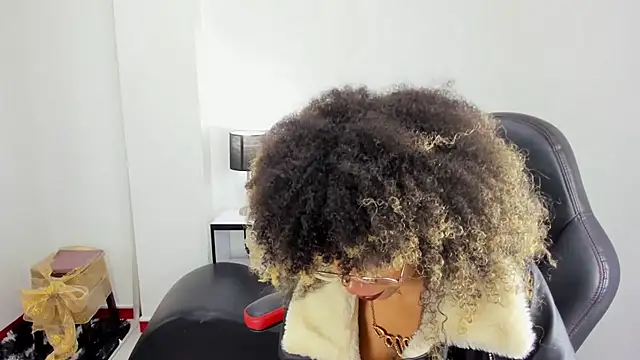 Snapshot of stacie__rouse chatting on 02-15-25, 03:09 stacie rouse online show from 02-15-25, 03:09