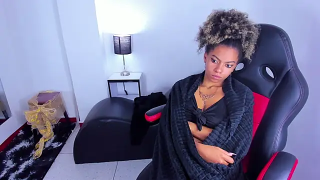 Snapshot of stacie__rouse chatting on 02-13-25, 10:55 stacie rouse online show from 02-13-25, 10:55