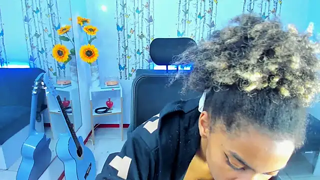 Snapshot of stacie__rouse chatting on 03-12-25, 11:12 stacie rouse online show from 03-12-25, 11:12