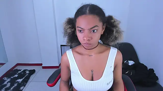 Snapshot of stacie__rouse chatting on 02-25-25, 06:25 stacie rouse online show from 02-25-25, 06:25