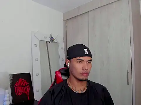 thomas latin boy online show from 05-15-26, 07:50