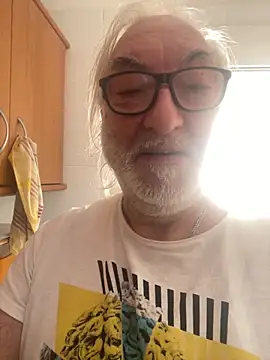 Snapshot of EroticVenetian chatting on 04-01-26, 01:41 EroticVenetian online show from 04-01-26, 01:41