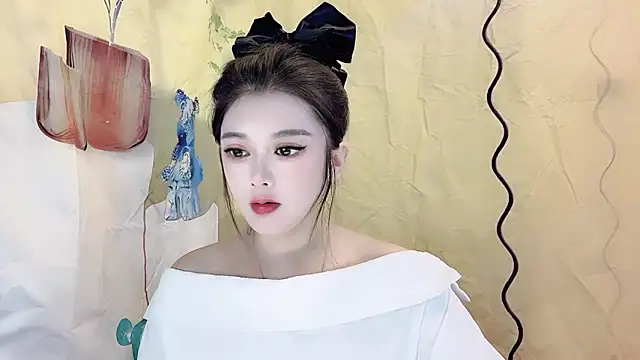 Snapshot of VIWVI chatting on 10-17-25, 05:11 VIWVI online show from 10-17-25, 05:11