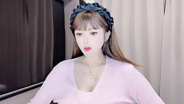 Snapshot of VIWVI chatting on 10-13-25, 04:58 VIWVI online show from 10-13-25, 04:58