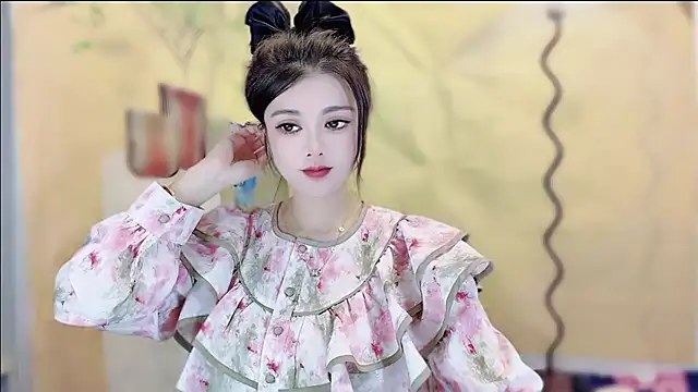 Snapshot of VIWVI chatting on 10-28-25, 03:18 VIWVI online show from 10-28-25, 03:18