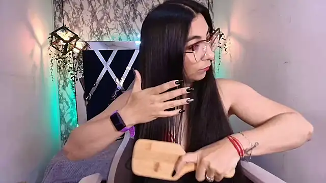 Karla hernandez  online show from 10-28-25, 11:31