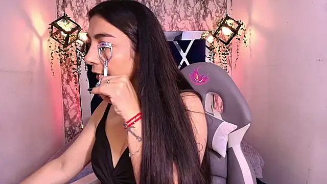 Karla hernandez  online show from 10-24-25, 11:42