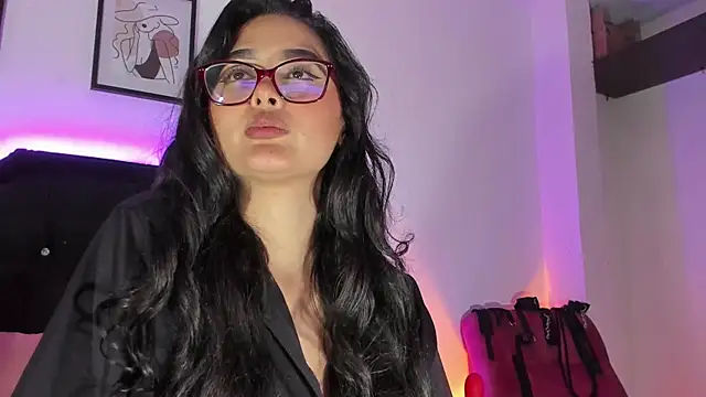 Snapshot of dana476704 chatting on 02-14-25, 03:43 dana476704 online show from 02-14-25, 03:43