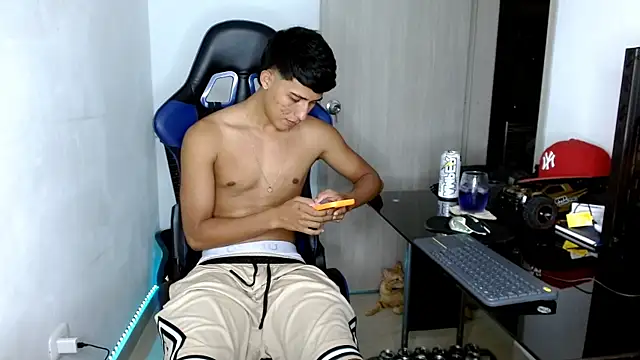 Snapshot of Juan_da01 chatting on 03-10-25, 03:23 Juan da01 online show from 03-10-25, 03:23