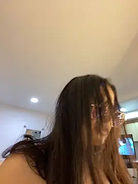 Snapshot of montmariana chatting on 12-27-24, 06:35 montmariana online show from 12-27-24, 06:35