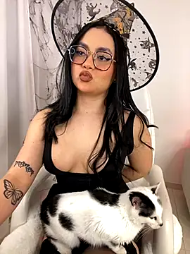 Snapshot of montmariana chatting on 10-16-25, 02:09 montmariana online show from 10-16-25, 02:09