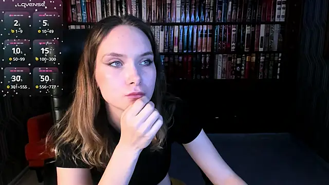 LinaVolberg online show from 11-30-25, 01:01