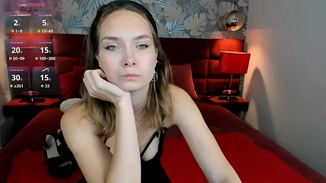 Snapshot of LinaVolberg chatting on 09-27-25, 06:19 LinaVolberg online show from 09-27-25, 06:19