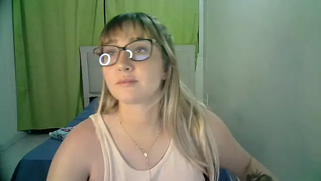 Snapshot of katy_pp chatting on 10-16-25, 11:35 katy pp online show from 10-16-25, 11:35